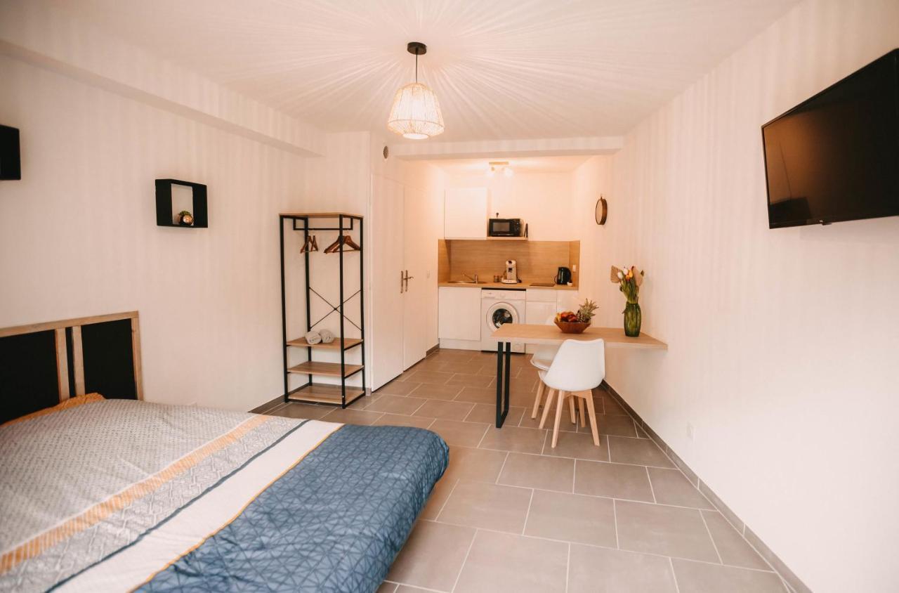 Franc-Bisontin - Unique ! 4 Logements Disponibles Besancon Luaran gambar